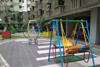 spacious studio apartment at gateway ahmad yani cicadas