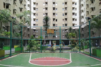 spacious studio apartment at gateway ahmad yani cicadas