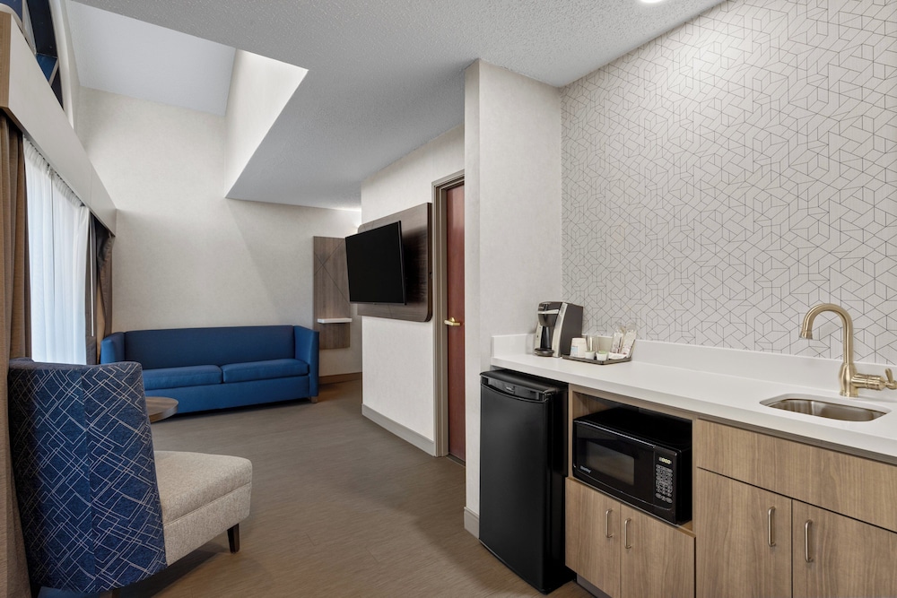 holiday inn express grove city by ihg