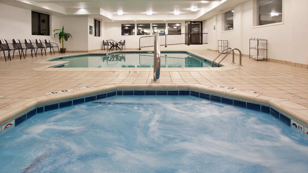 holiday inn express grove city by ihg