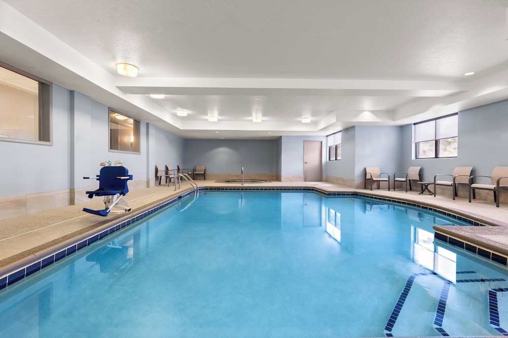 holiday inn express grove city by ihg