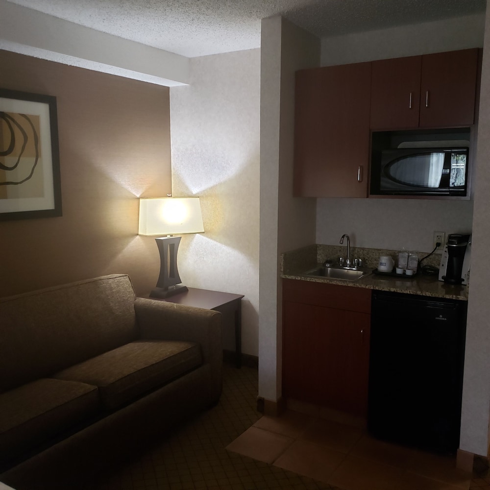 holiday inn express grove city by ihg