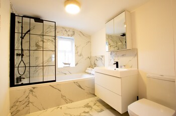 salisbury residences by charles hope