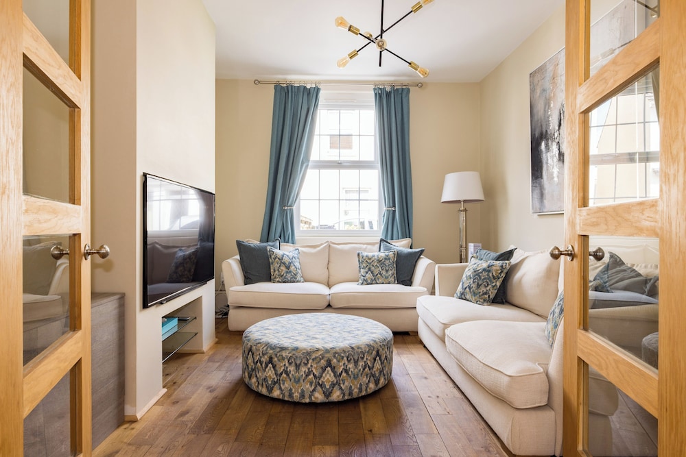 salisbury residences by charles hope