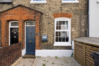 salisbury residences by charles hope