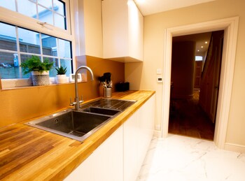 salisbury residences by charles hope