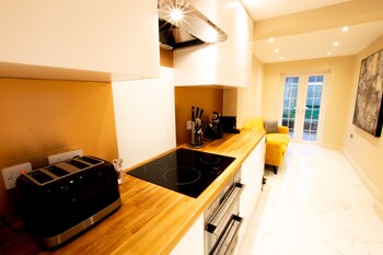 salisbury residences by charles hope