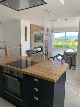 luxury cottage views of the lakes with hot tub