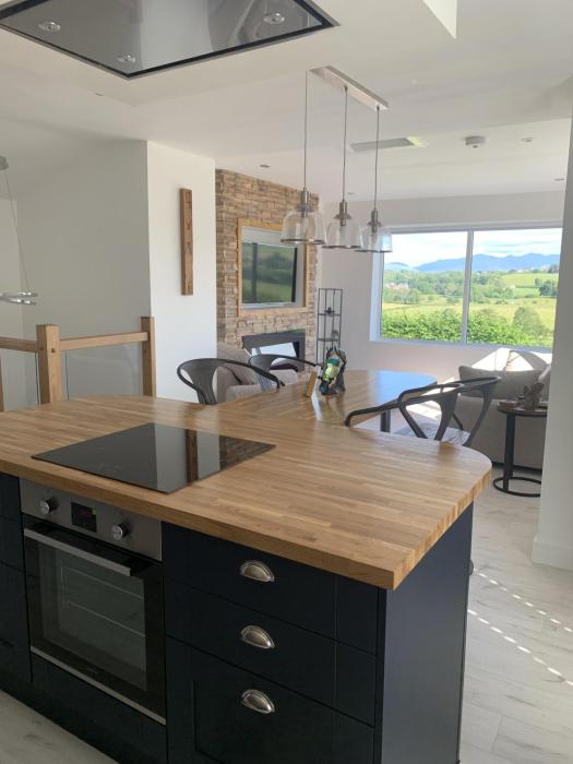 luxury cottage views of the lakes with hot tub