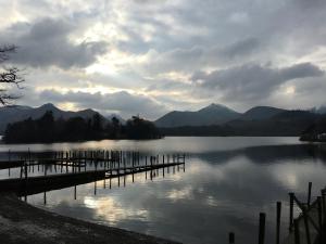 luxury cottage views of the lakes with hot tub