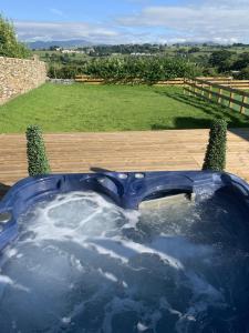 luxury cottage views of the lakes with hot tub