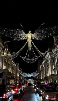 luxurious 2 bedroom apartment with free parking