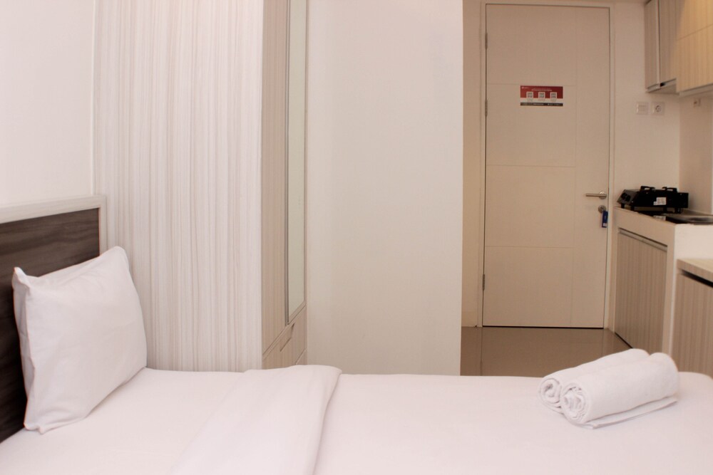 cozy stay studio urbantown karawang apartment