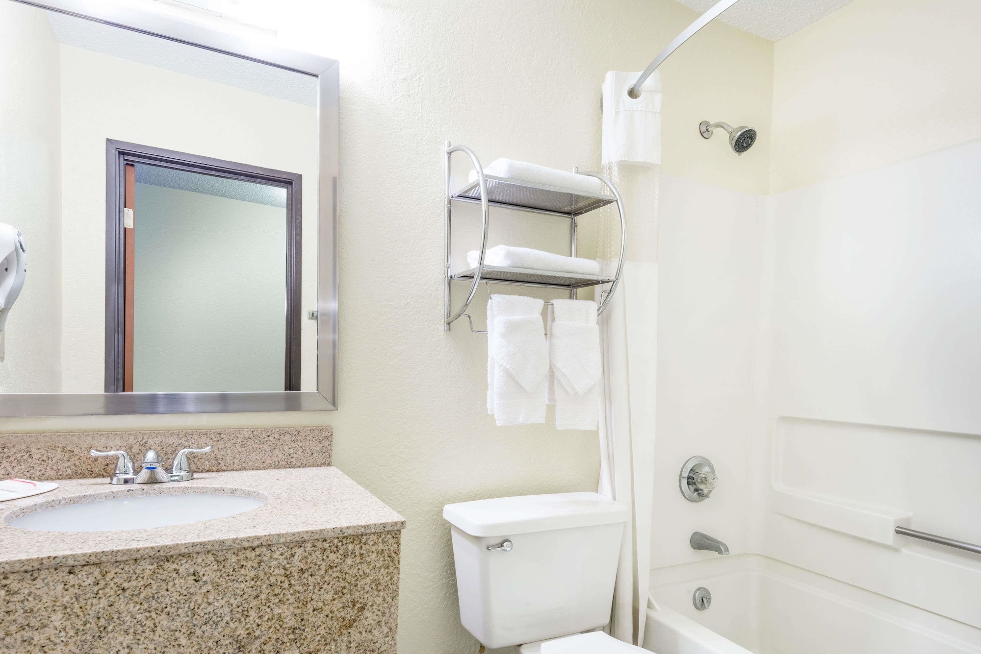 super 8 by wyndham franklin middletown area