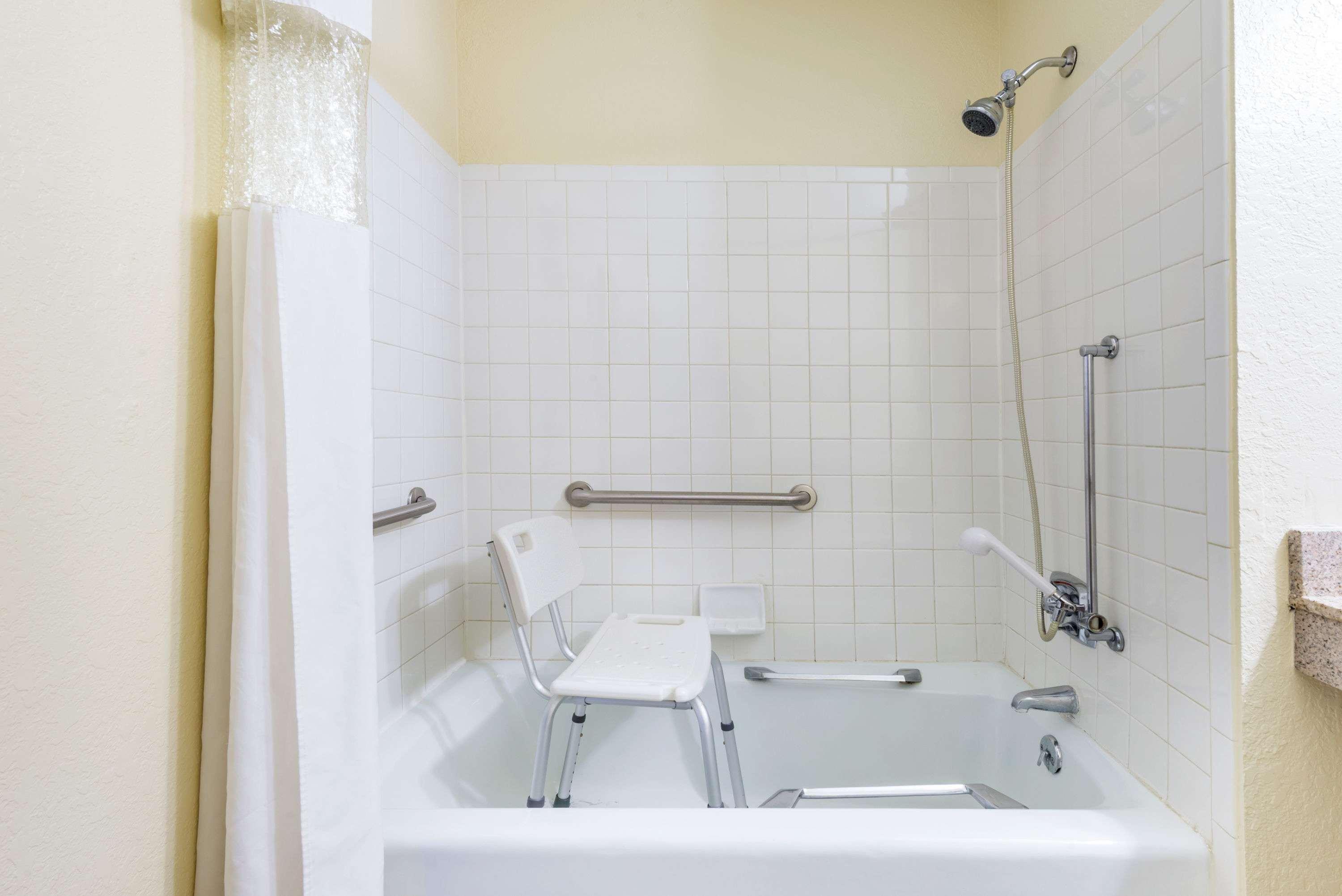 super 8 by wyndham franklin middletown area