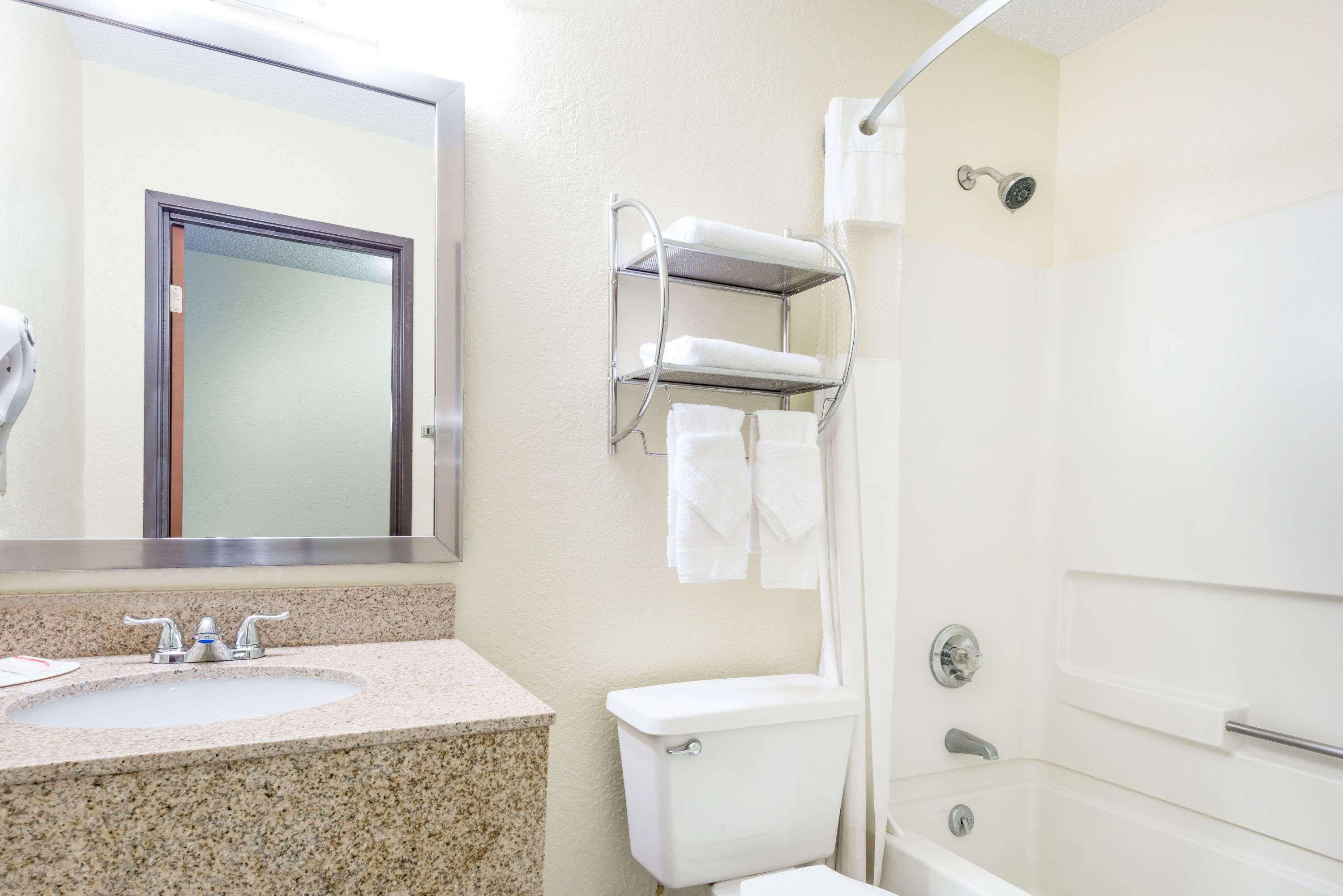 super 8 by wyndham franklin middletown area