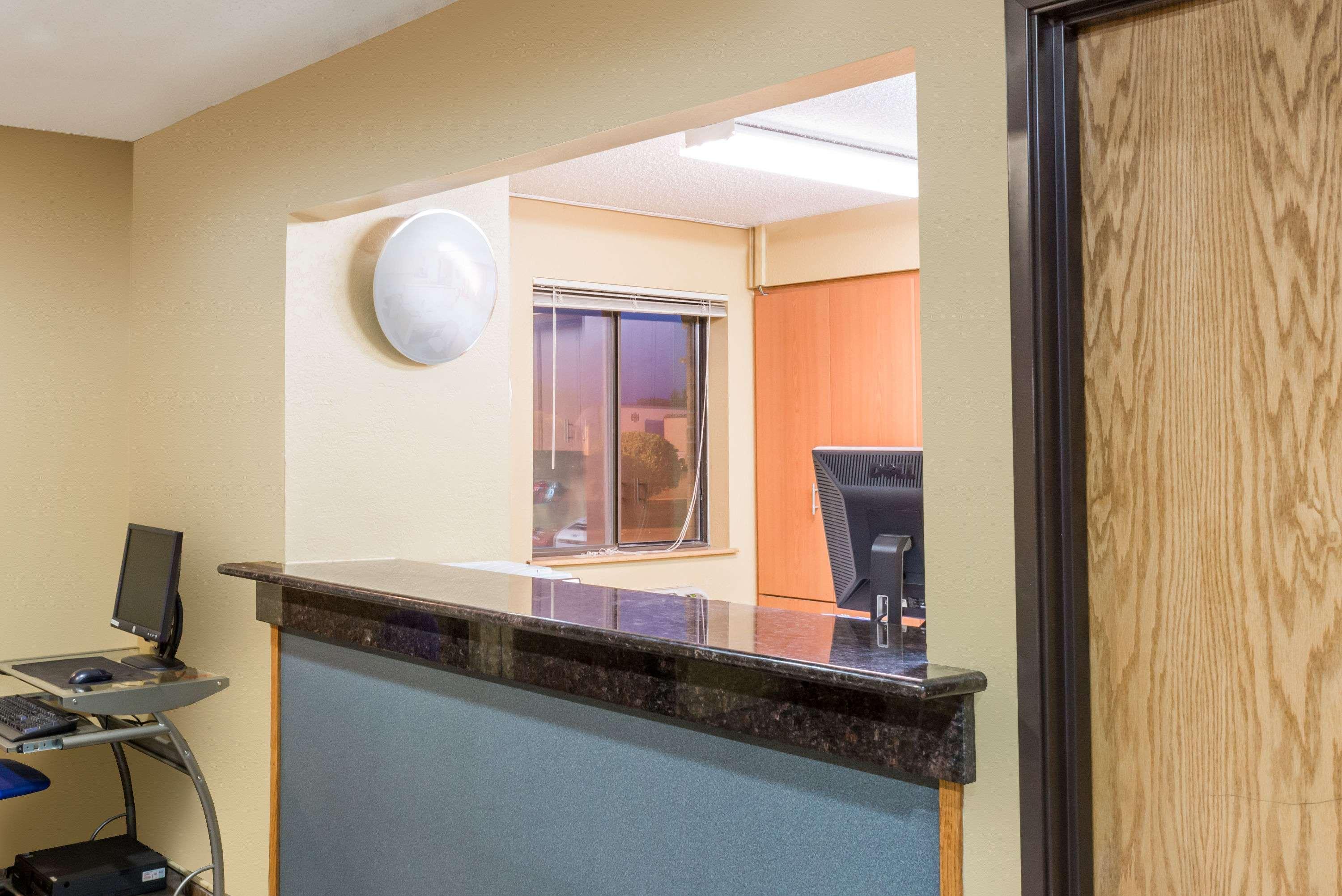 super 8 by wyndham franklin middletown area