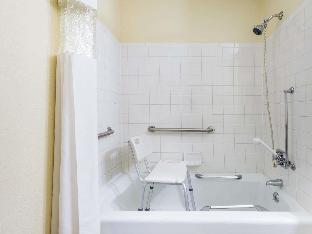 super 8 by wyndham franklin middletown area