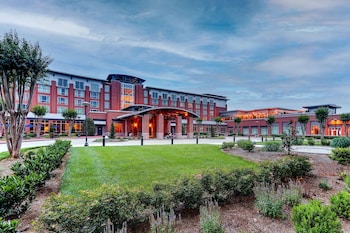 the chattanoogan hotel curio collection by hilton