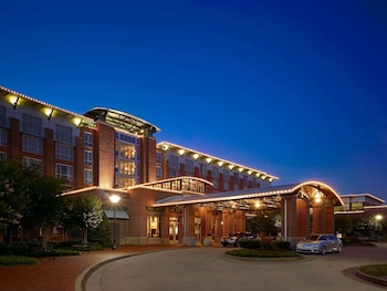the chattanoogan hotel curio collection by hilton