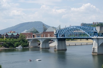 the chattanoogan hotel curio collection by hilton