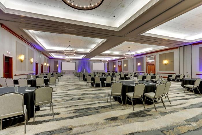 the chattanoogan hotel curio collection by hilton
