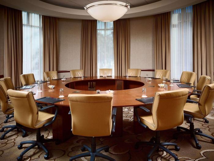 the chattanoogan hotel curio collection by hilton