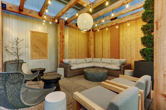 the chattanoogan hotel curio collection by hilton