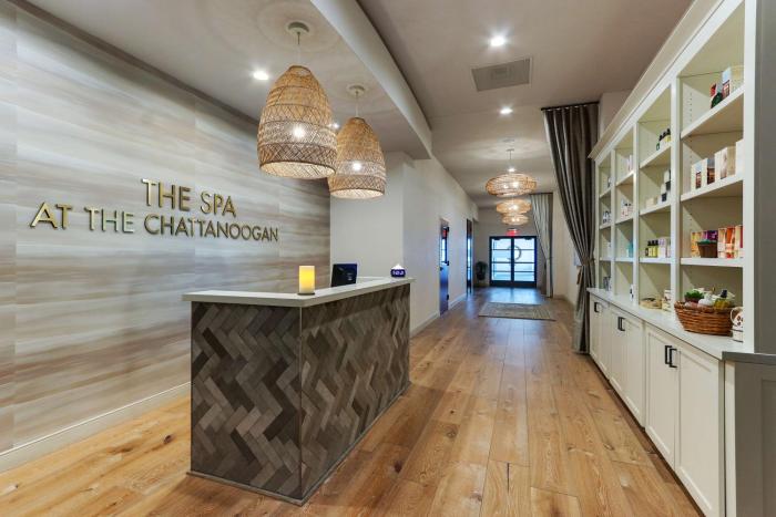 the chattanoogan hotel curio collection by hilton