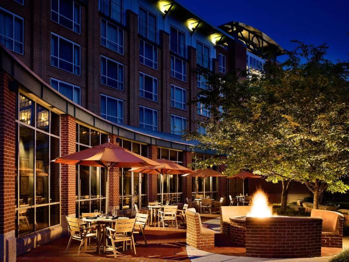 the chattanoogan hotel curio collection by hilton