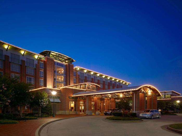 the chattanoogan hotel curio collection by hilton