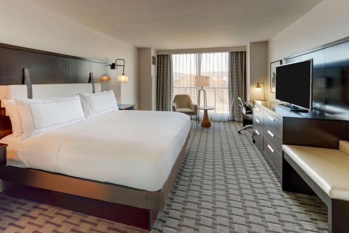 the chattanoogan hotel curio collection by hilton
