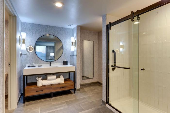 the chattanoogan hotel curio collection by hilton