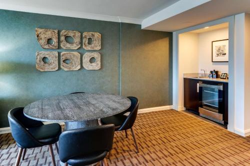 the chattanoogan hotel curio collection by hilton
