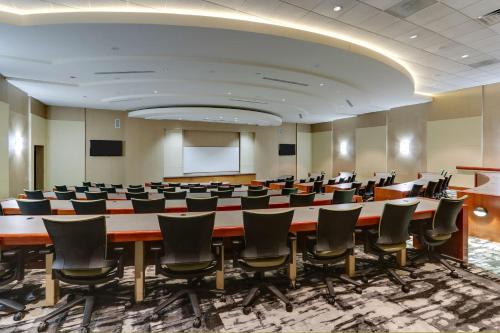 the chattanoogan hotel curio collection by hilton