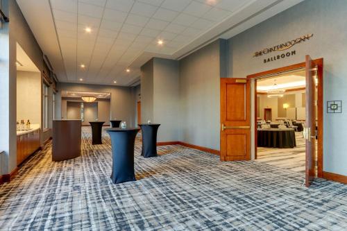 the chattanoogan hotel curio collection by hilton