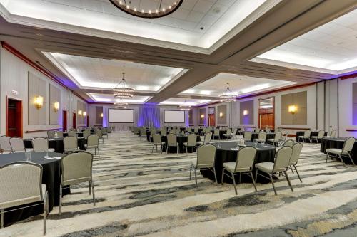 the chattanoogan hotel curio collection by hilton