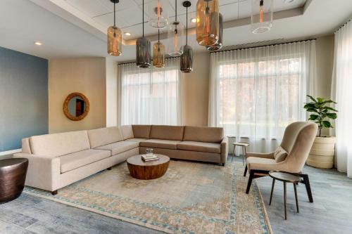 the chattanoogan hotel curio collection by hilton