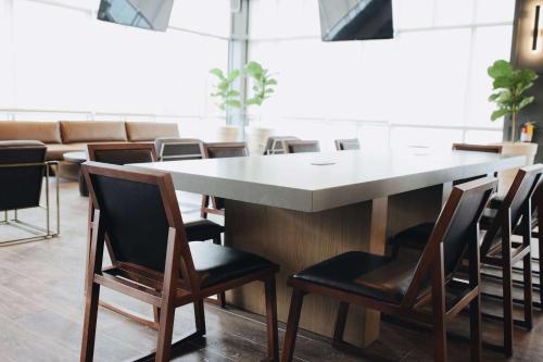 the chattanoogan hotel curio collection by hilton