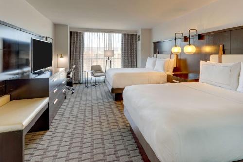 the chattanoogan hotel curio collection by hilton
