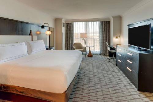 the chattanoogan hotel curio collection by hilton
