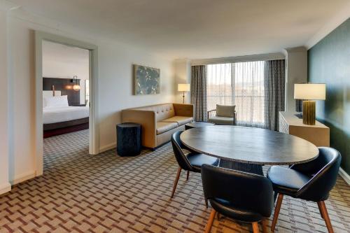 the chattanoogan hotel curio collection by hilton