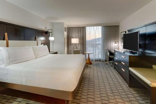 the chattanoogan hotel curio collection by hilton