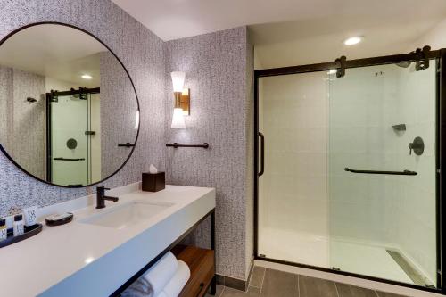 the chattanoogan hotel curio collection by hilton