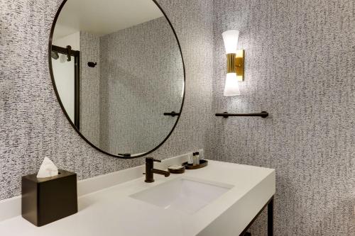 the chattanoogan hotel curio collection by hilton