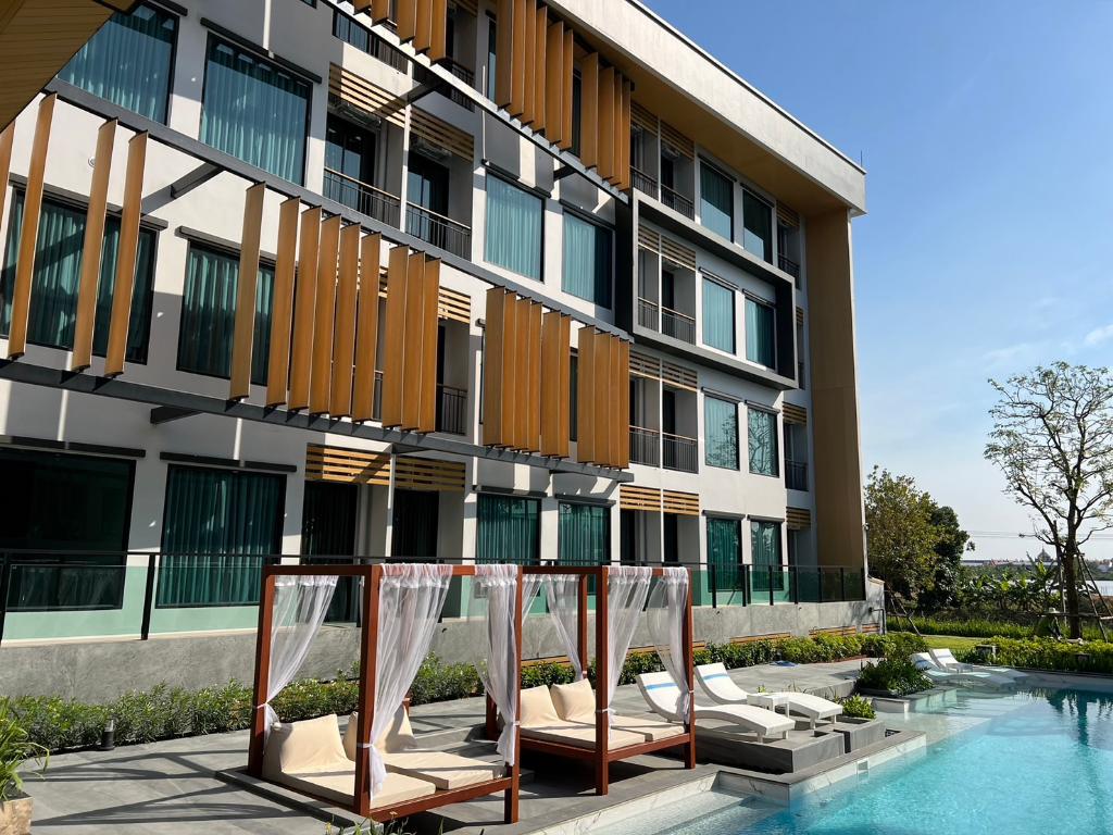 crystal srivaree hotel