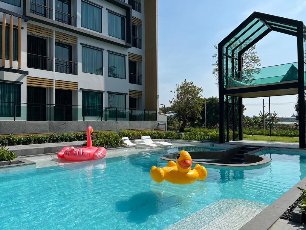 crystal srivaree hotel