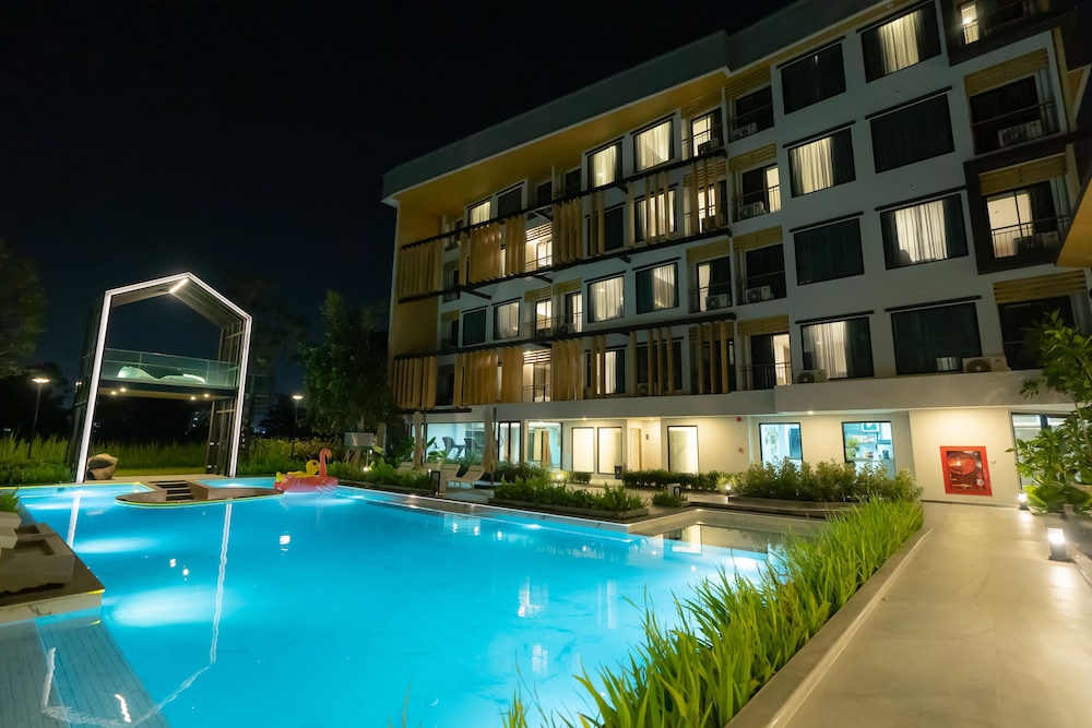 crystal srivaree hotel