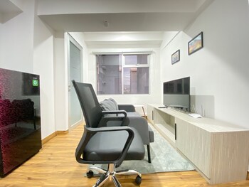 Modern And Well Furnished 2Br At Jarrdin Near Cihampelas Walk,,3 star