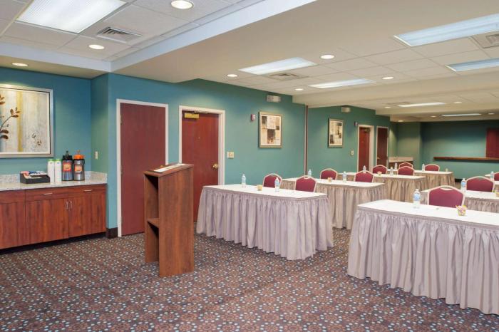 hampton inn and suites kokomo
